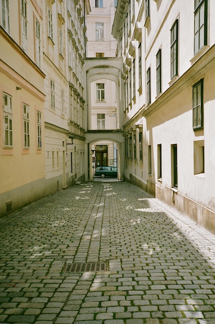 Let's Take a Traditional City Break 3: Life With Really Narrow Streets
